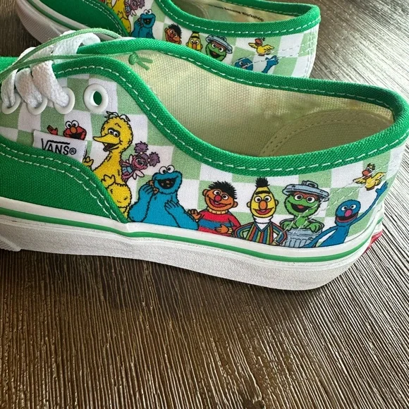 NWT Vans Sesame Street Kids Sneakers Shoes size 1.5 - Picture 2 of 8